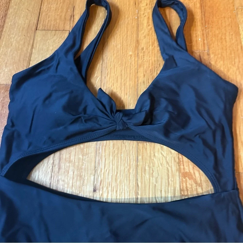 ZAFUL / Swimwear / One-Piece / Bow Front Cut Out One Piece Swimsuit Size S (T)